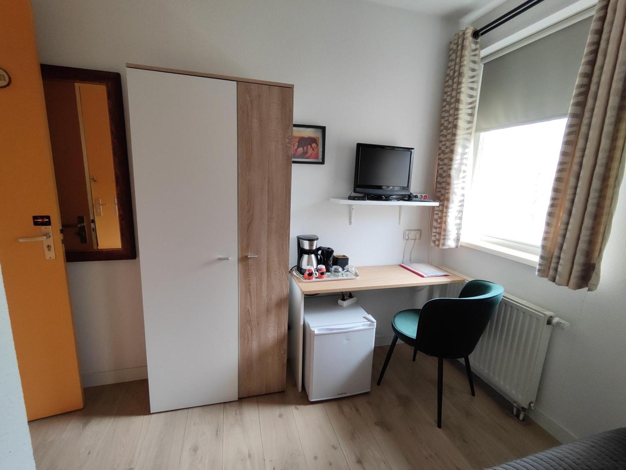 Huis Van Steen Лелистад Екстериор снимка